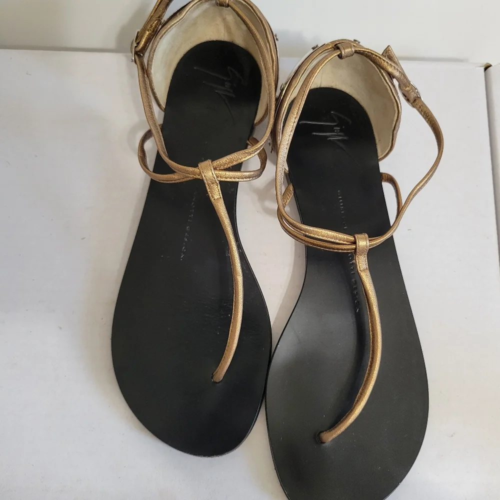 GIUSEPPE ZANOTTI Leather T-Strap Sandals - Picture 1 of 11